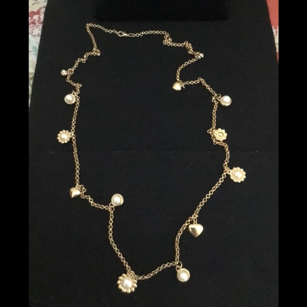 Gold Tone Fashion Necklace w faux Pearl Accents